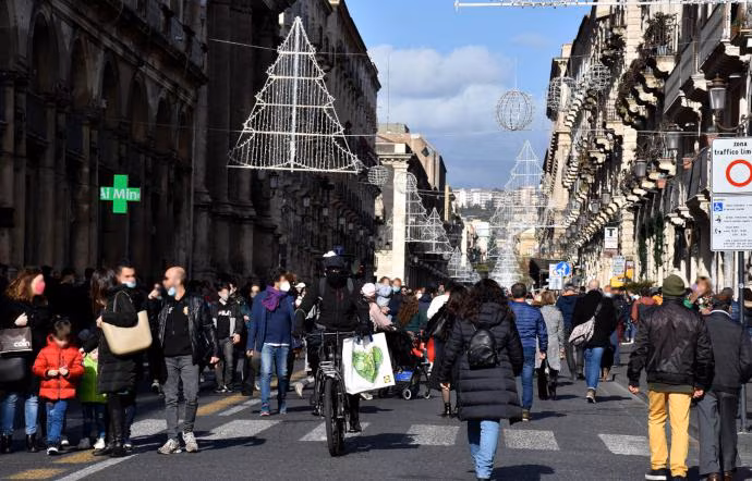 catania gente in giro