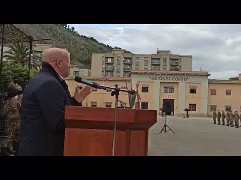 INAUGURATA L’AMBASCIATA DEL GIURAMENTO PRESSO LA CASERMA SCIANNA DI PALERMO A FIRMA DEL PARLAMENTO DELLA LEGALITÀ INTERNAZIONALE ALLA PRESENZA DI TANTISSIMI STUDENTI