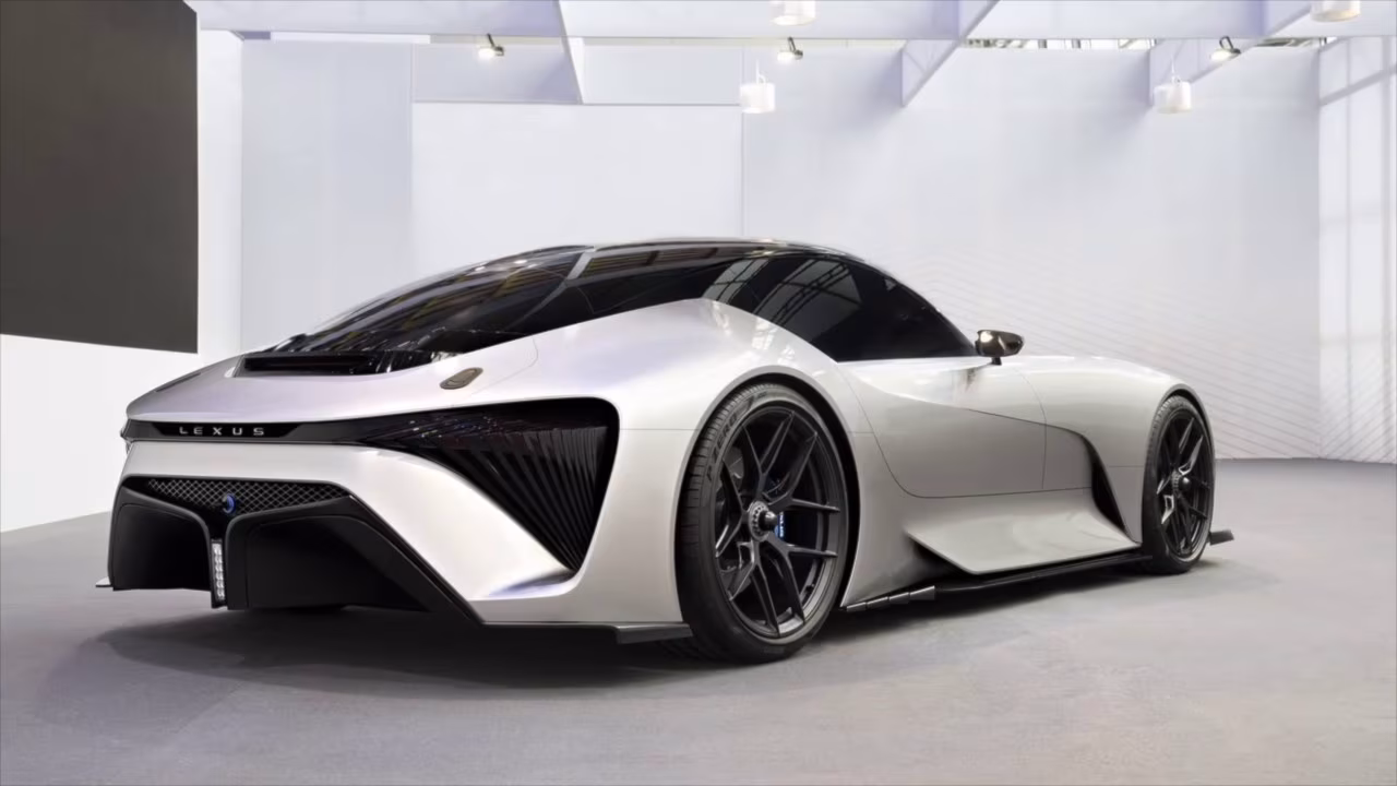 Lexus reinventa la guida in elettrico