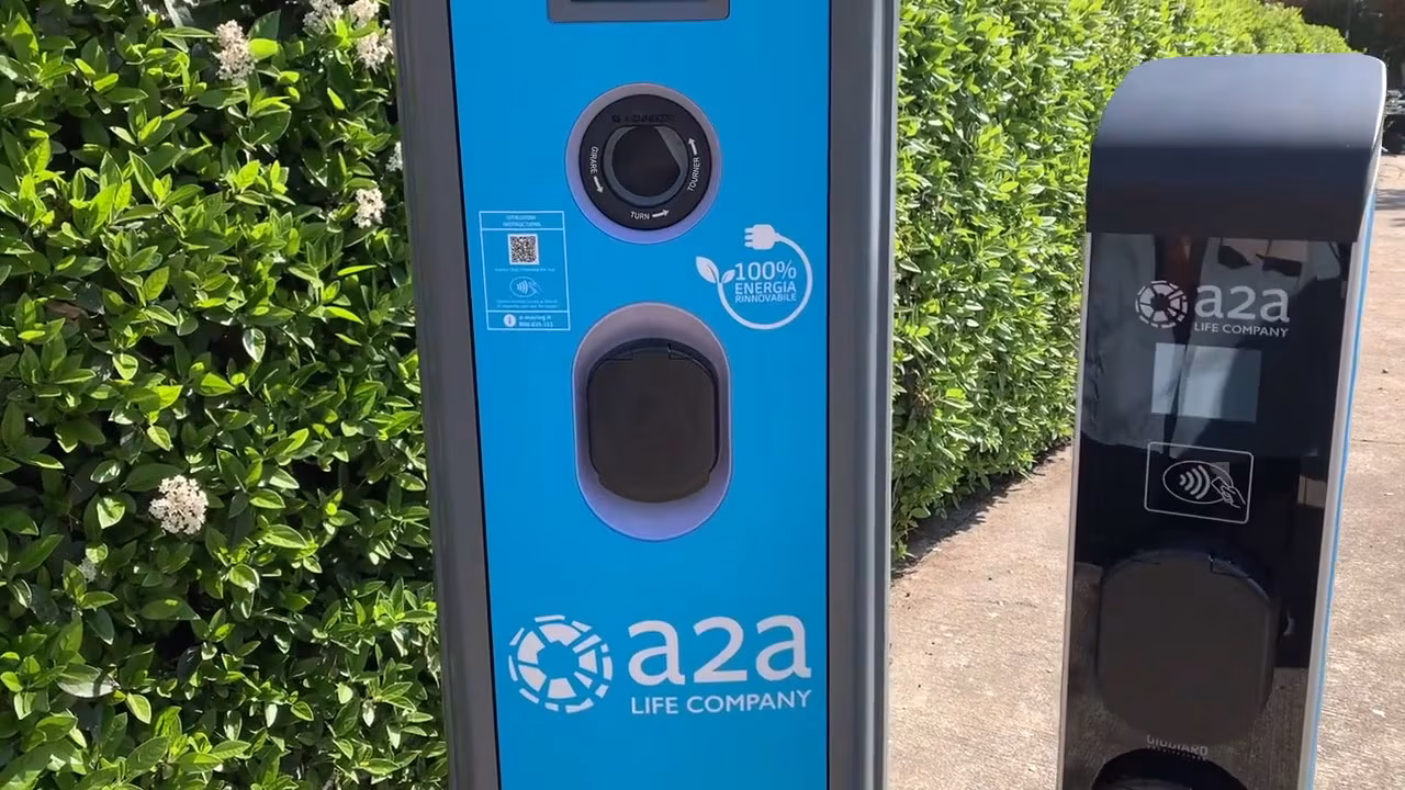 A2a inaugura le colonnine City Plug