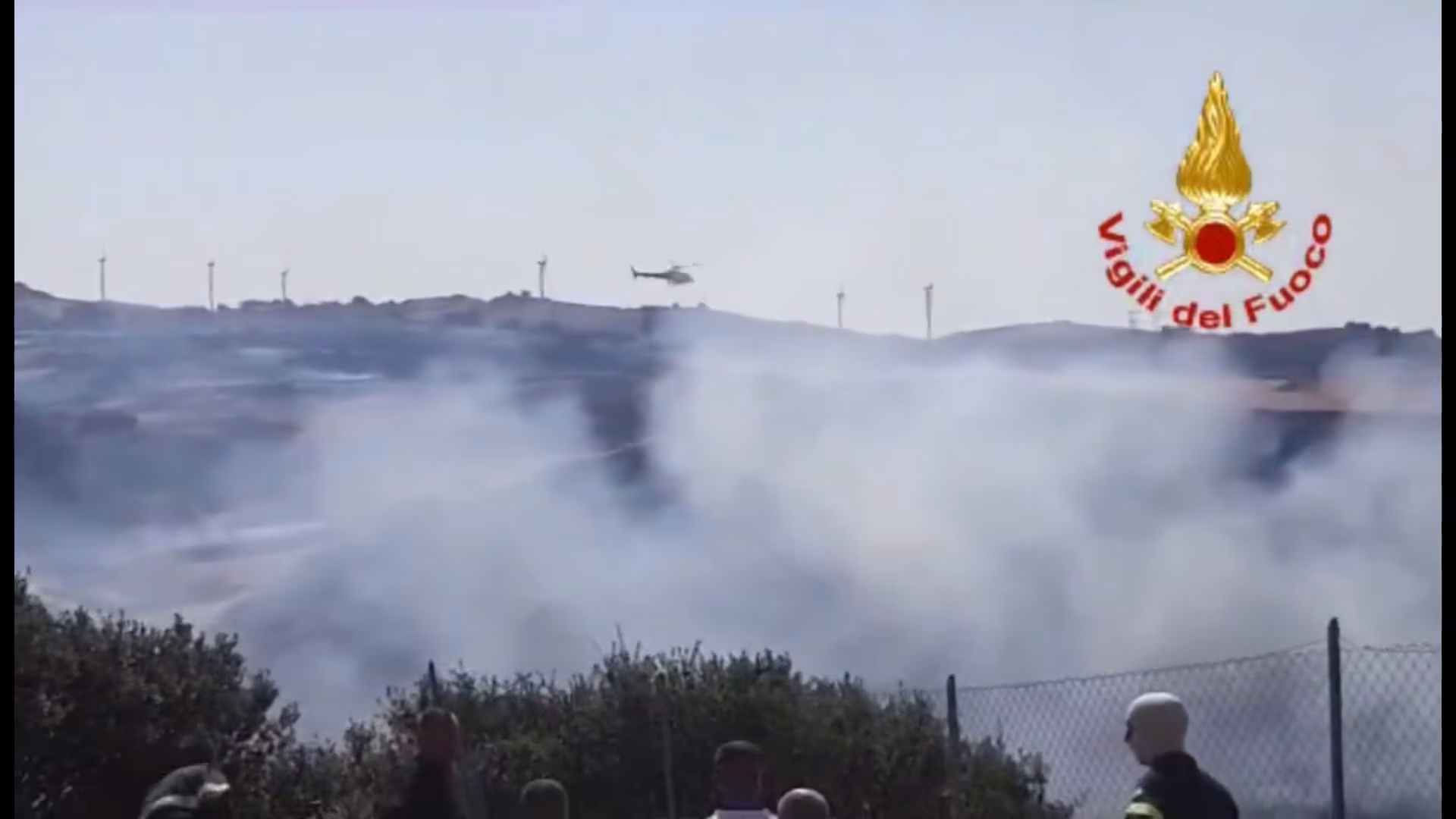 Incendio nel sassarese, le immagini