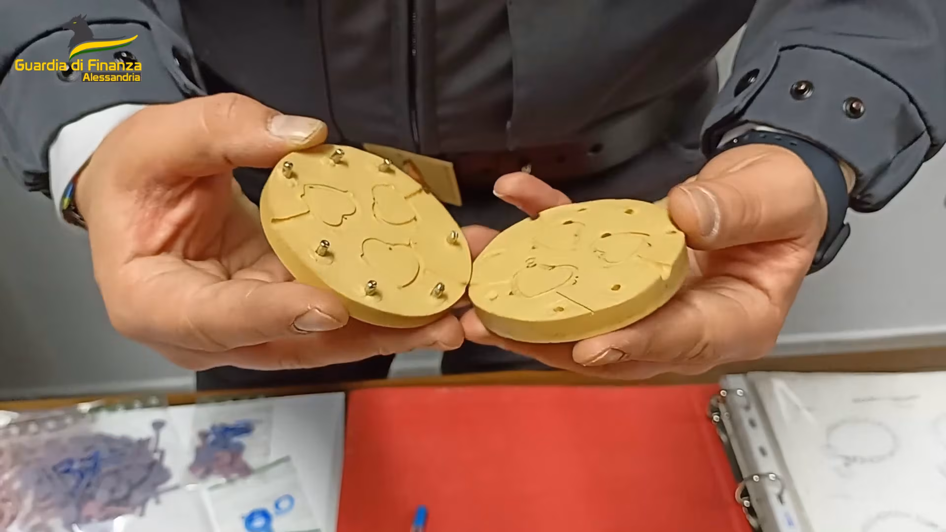 Vendevano gioielli taroccati online