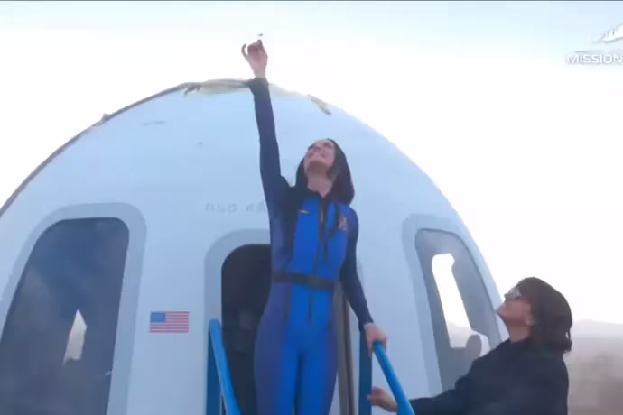 Sono atterrate le sei “turiste spaziali” del volo di Blue Origin: ecco la navetta New Shepard
