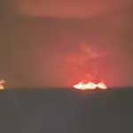 Lo strano incendio che ha colpito una nave petroliera probabilmente russa nello Stretto di Hormuz: cosa ci potrebbe essere dietro