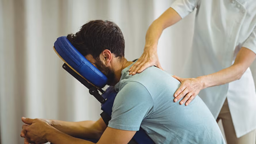 Japonska ročna masaža na stolu