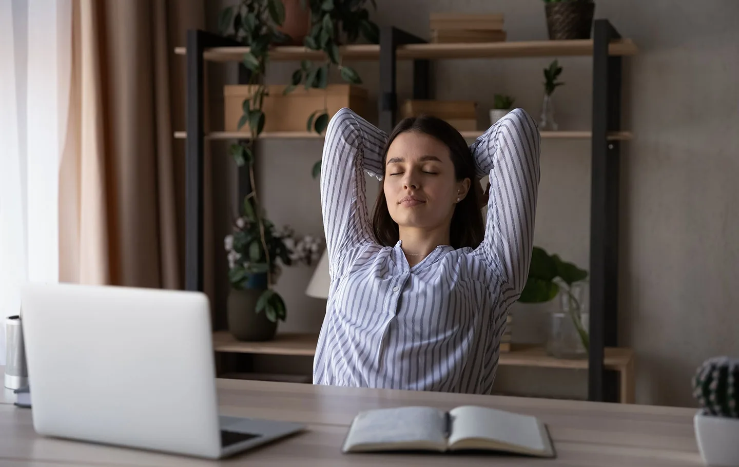 Ergonomski stoli: ključ do zdravja zaposlenih in produktivnosti v pisarni