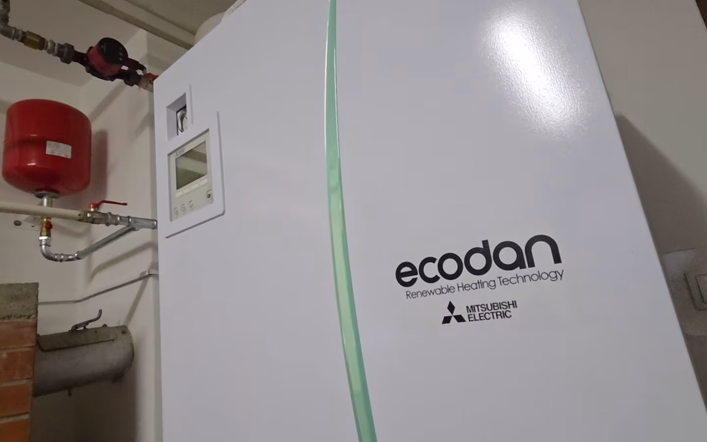 Napisna ploščica Mitsubishi Electric Ecodan na notranji enoti