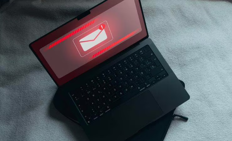 Email false