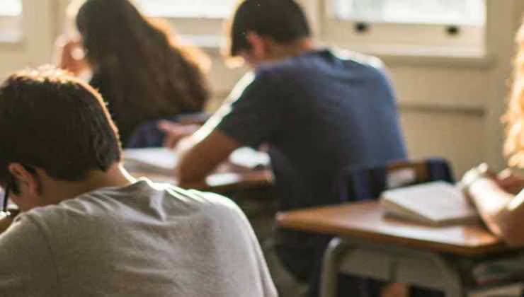 Scuola, alunni in classe - foto teleone.it