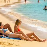 Vacanza da sogno a costo ZERO | Ti regalano una casa per 2 settimane: non paghi nulla, devi solo fare questo