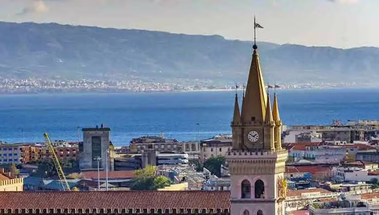 La città di Messina vista dall'alto (fonte wikipedia) teleone.it