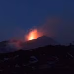 Catania, attività stromboliana sull’Etna, trabocco lavico anche sullo Stromboli