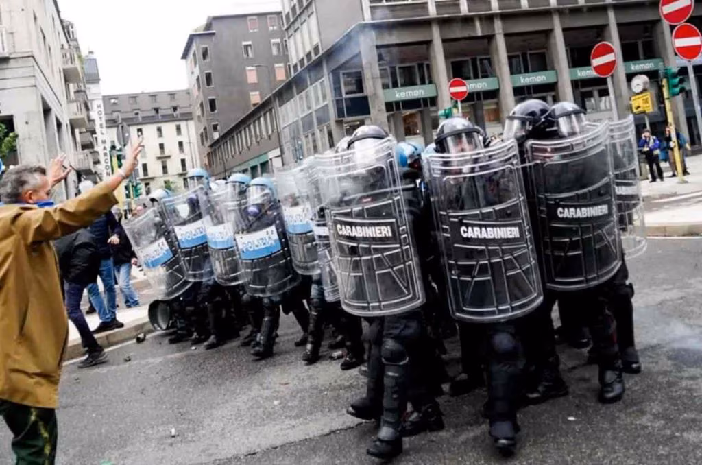 scontri corteo cortei