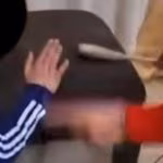 Bimbo picchiato con un cucchiaio e “virale” sui social: sospesa la responsabilità genitoriale al 59enne