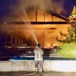 In fiamme capannoni di Arredo verde: paura per un grosso incendio a Palermo