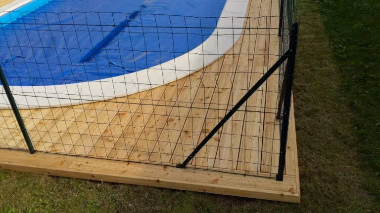 lesena terasa okrog bazena sibirski macesen