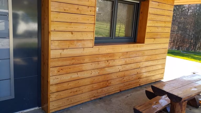 oljena fasada sibirski macesen po čiščenju in oljenju