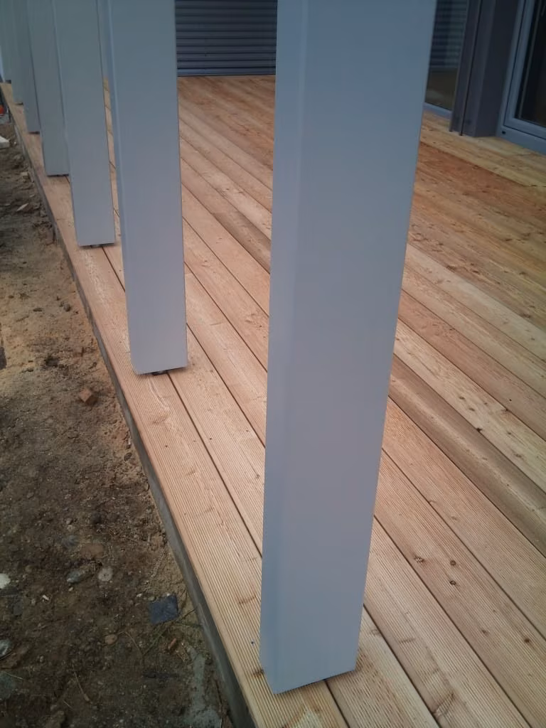 lesena terasa pod stebri pergole