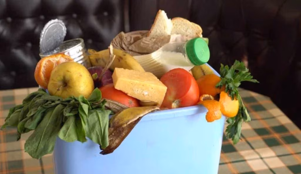 “Questo alimento ci manda in OSPEDALE” | Ritirato ovunque ma se lo hai in casa buttalo nella monnezza