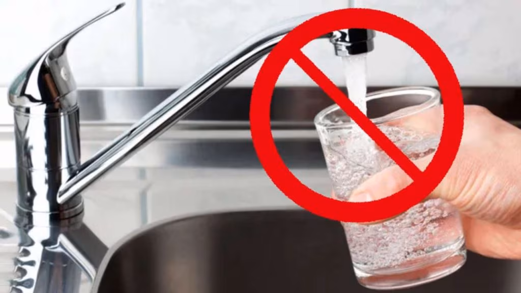 “Non bevetela!”: l’acqua è finita e ora c’è il caos | In questa regione i rubinetti son chiusi a tempo indeterminato