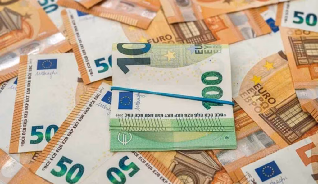 Salvini ama gli italiani e dà 1.000€ a tutti | Solo chi dimostra di ‘amarsi’ li riceverà sul conto corrente