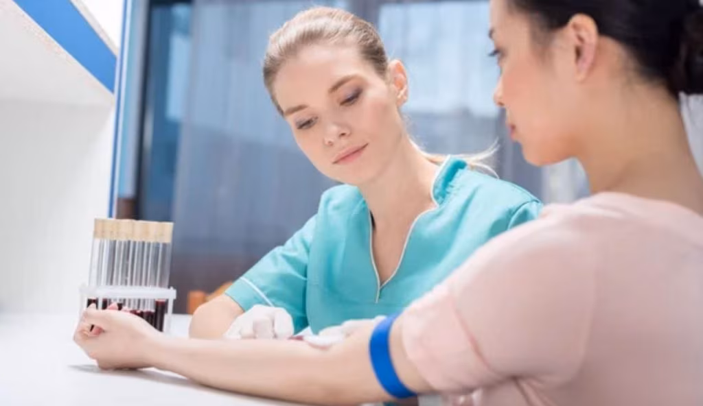 Pensava di stare bene | Il test del sangue ha rivelato 2 TUMORI senza sintomi, questo esame può salvarti la vita