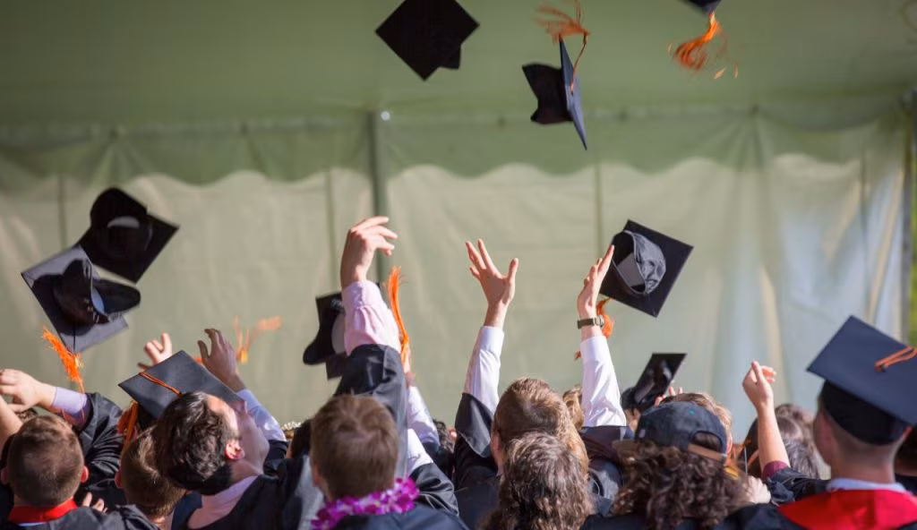 Congratulazioni che ispirano: 25 frasi per chi ha concluso un percorso di studi