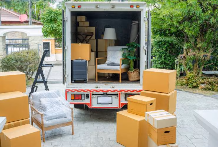 Illustrazione di un trasloco in corso (Canva FOTO) - frasidadedicare.it