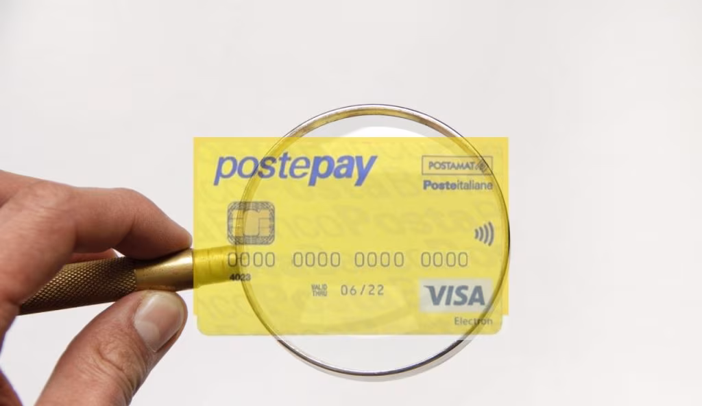 Controlli a cascata sulle POSTEPAY: il Fisco si insospettisce con questi movimenti | Scattano gli accertamenti