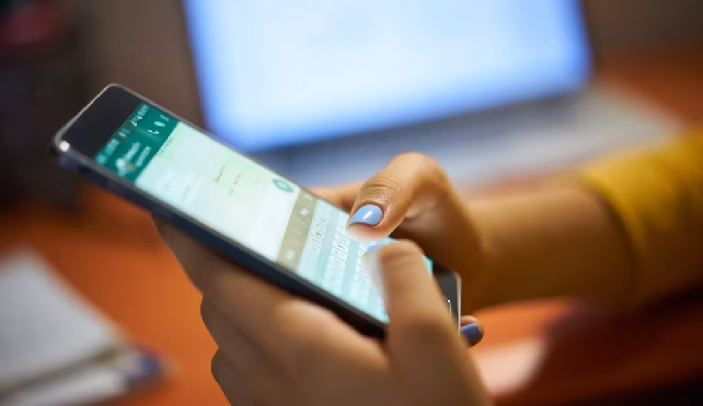WhatsApp, SIMBOLO ALLARMANTE: se compare questo segno nello schermo, ti stanno spiando
