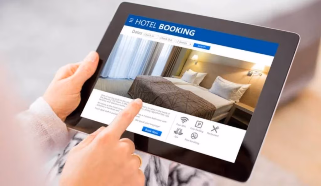 Vacanze Rovinate: in pochi conoscono un’operazione fondamentale da fare durante il check in in hotel | A rischio tutto il soggiorno