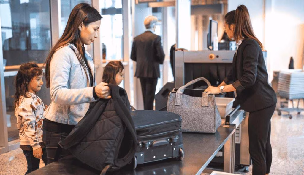 CONTROLLI IN AEROPORTO: segui queste regole per partire sicuro, altrimenti resti a terra