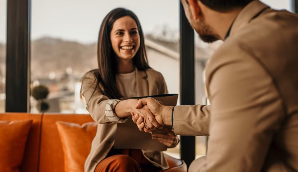 Le parole giuste per il primo giorno: auguri sinceri per un nuovo lavoro