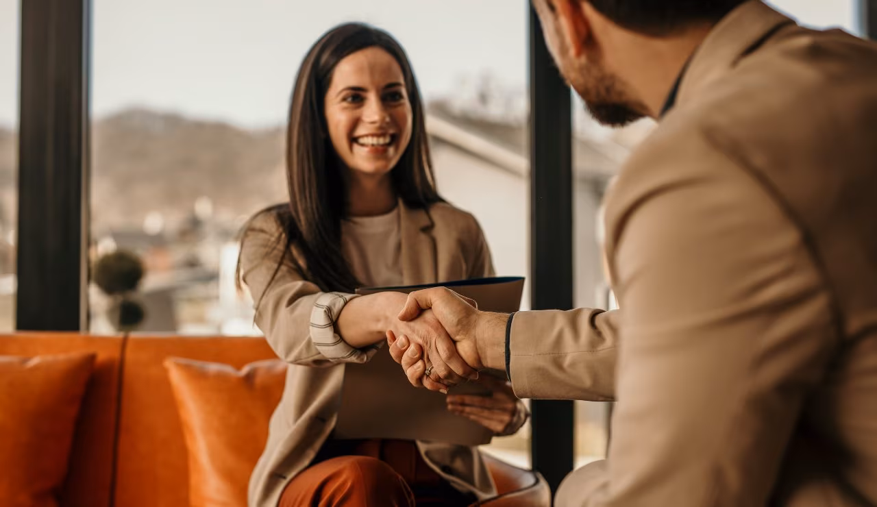 Le parole giuste per il primo giorno: auguri sinceri per un nuovo lavoro