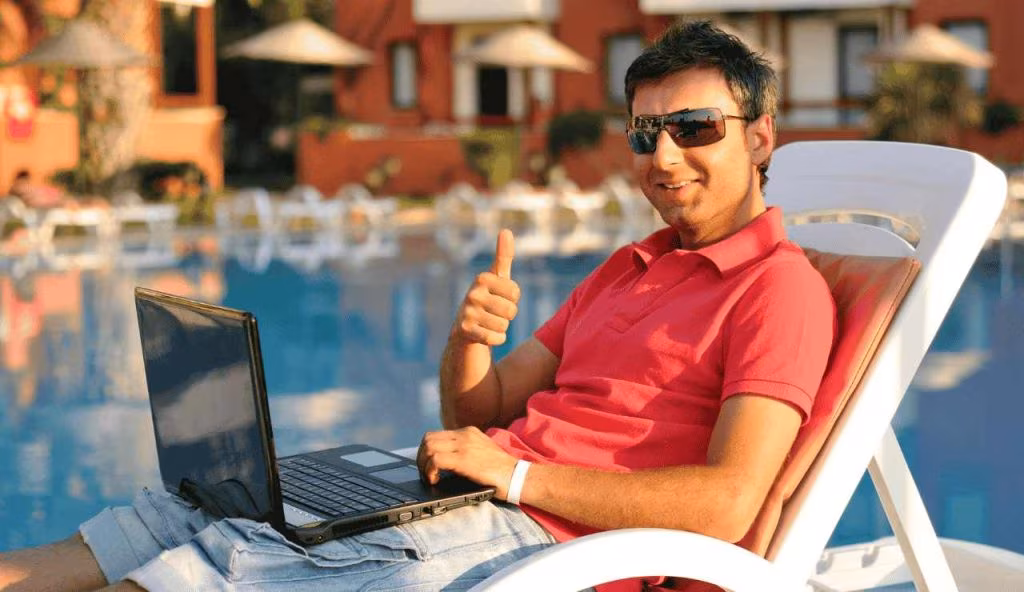 VACANZE INCLUSE nel Contratto di lavoro: questa azienda offre la camera con vista ai suoi dipendenti | Beato chi ci lavora