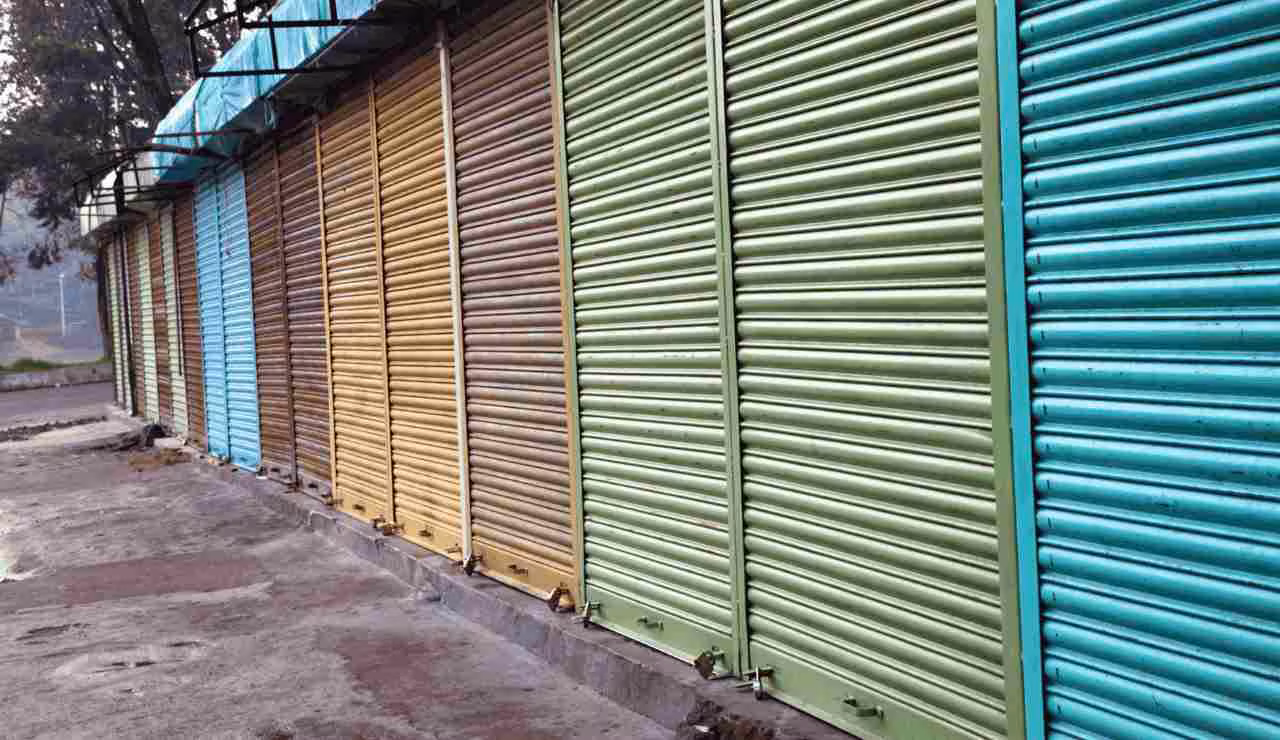 Saracinesche abbassate