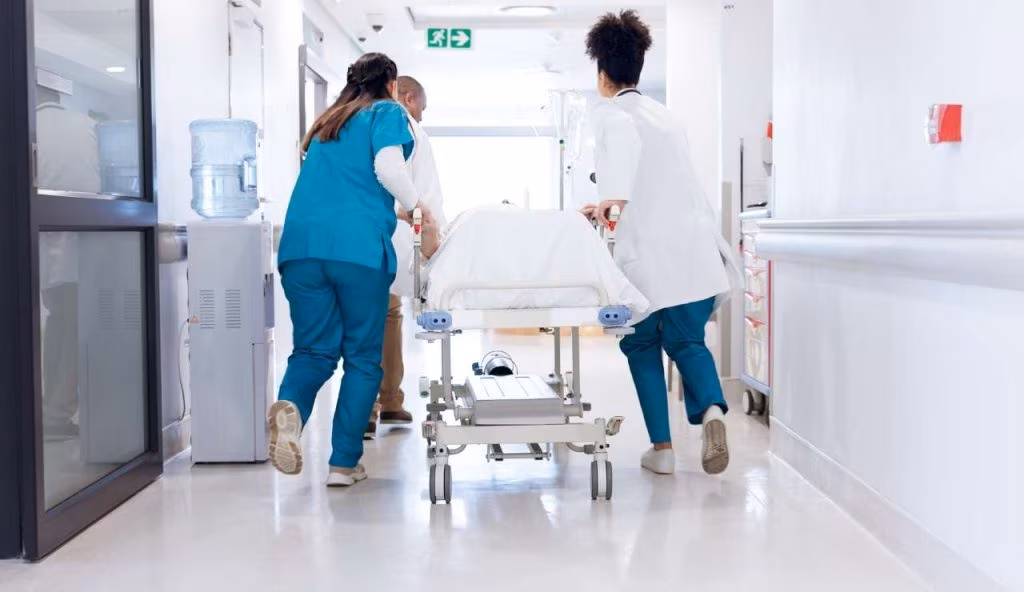 Lavoro in ospedale senza Laurea: questa struttura assume e basta la terza media | Chiunque può tentare il concorso