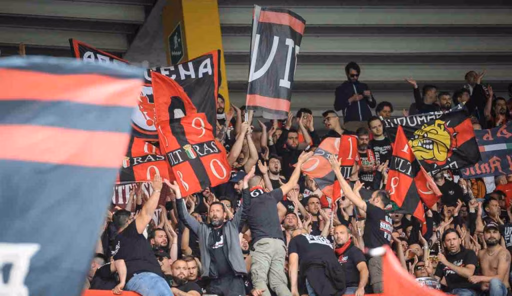Illustrazione dei tifosi del foggia (LaPresse FOTO) - lagoleada.it