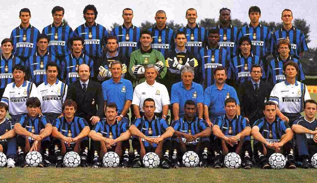 Illustrazione dell'Inter 1997-98 (Wikipedia DFP - Calcioitalia 97-98 FOTO) - lagoleada.it