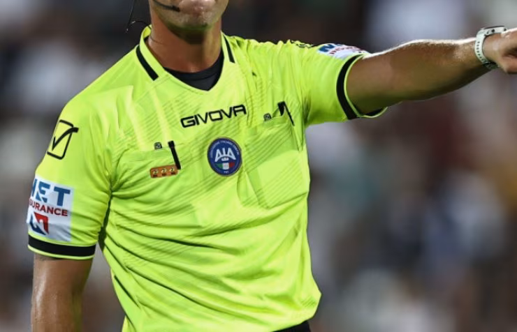 Disavventura per l'arbitro