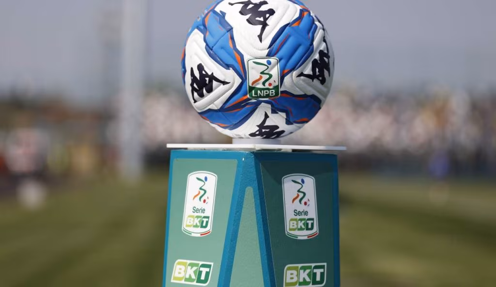 Illustrazione di un pallone della Serie B (LaPresse FOTO) - lagoleada.it
