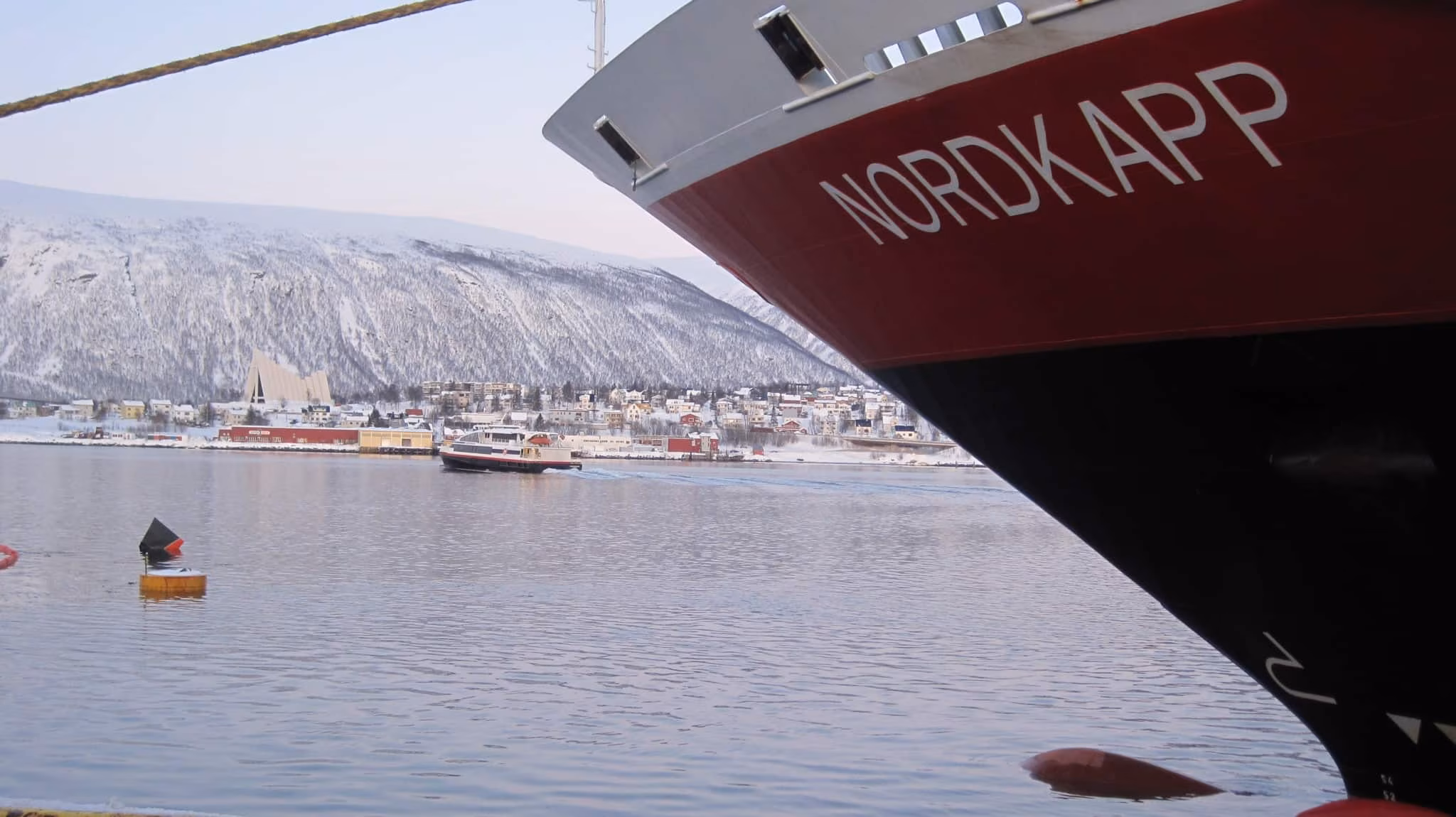 Thanks to Hurtigruten you can easily discover all that the Norwegian coast has to offer: from fjords and iconic cities to the northern lights and the midnight sun.