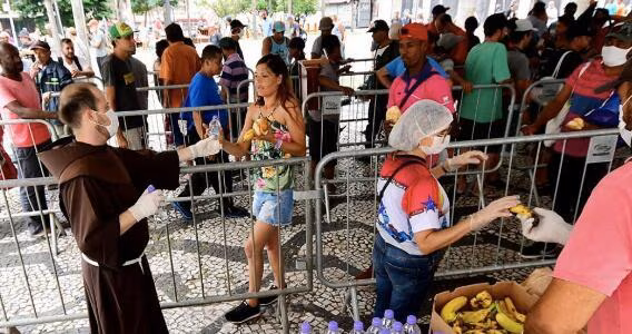 Franciscanos tem intensificado auxílio às pessoas em situação de rua (Luciney Martins) - Jornal O São Paulo