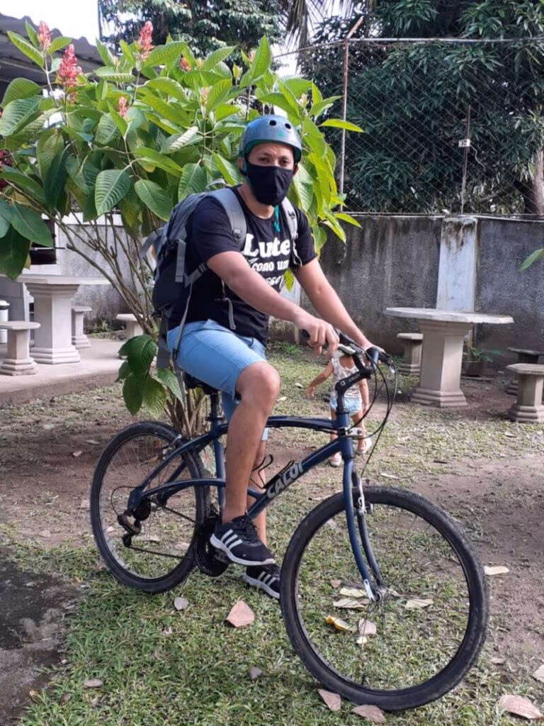 Arthur pedala 20km para levar atividades a seus alunos / Arquivo Pesoal - Jornal O São Paulo