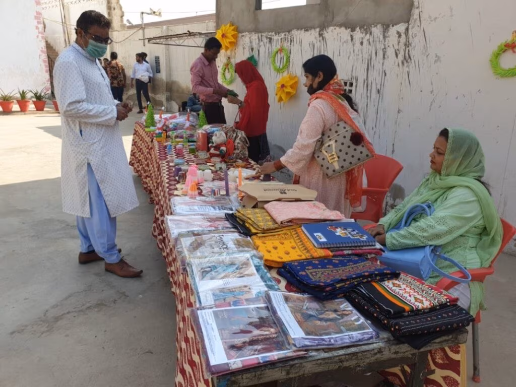 No Paquistão, Cáritas Karachi ajuda mulheres empreendedoras - Jornal O São Paulo