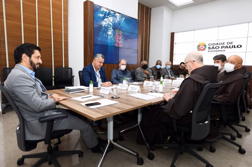 Padres do Setor Catedral se reúnem com o prefeito Ricardo Nunes - Jornal O São Paulo