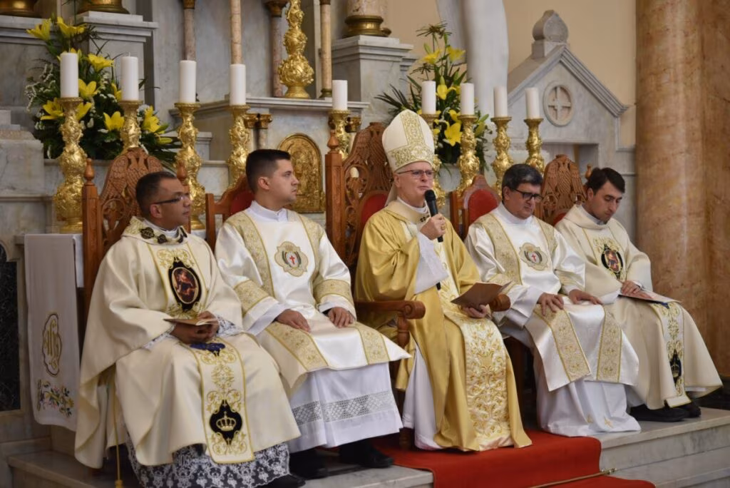 Cardeal Scherer dedica Igreja Nossa Senhora do Rosário de Pompeia e seu novo altar - Jornal O São Paulo
