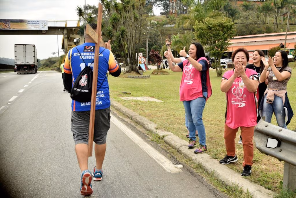 No caminho da fé, romeiros encontram ponto de apoio até a chegada a Aparecida - Jornal O São Paulo