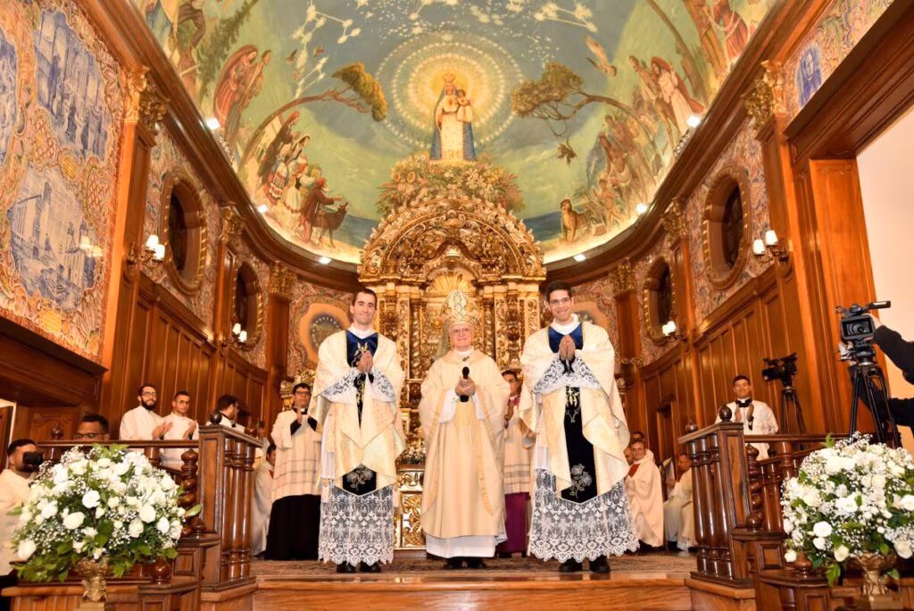 Cardeal Scherer ordena dois novos padres para a Arquidiocese de São Paulo