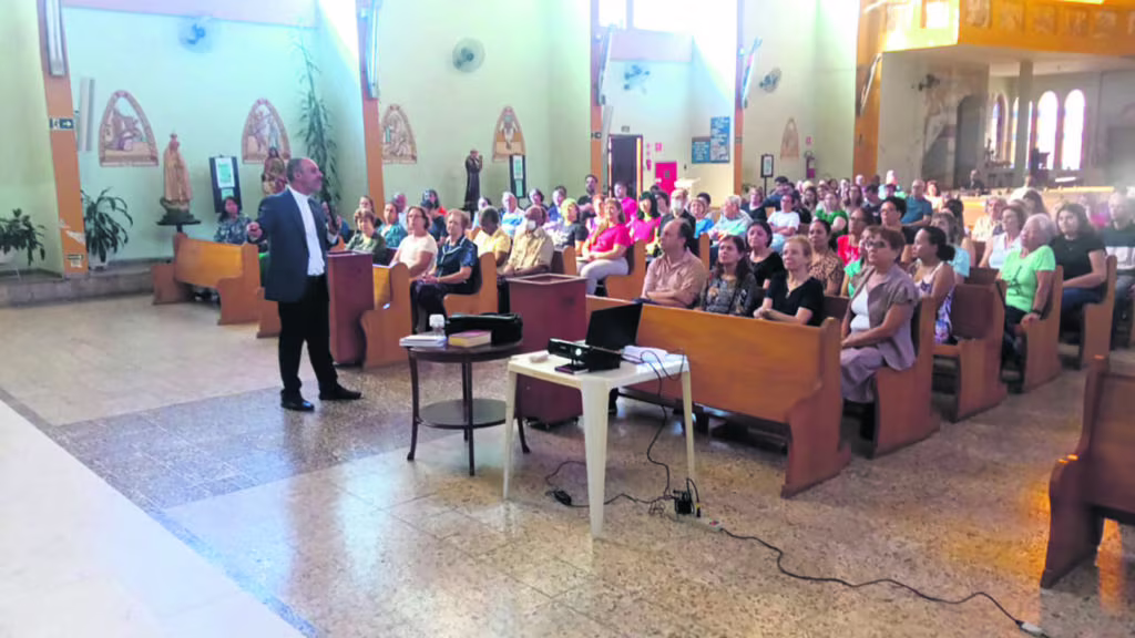 Dom Ângelo preside Crismas e festas patronais em paróquias do Ipiranga - Jornal O São Paulo